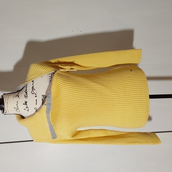 Olsen- Womens Yellow slant zip Neckline Knit Wool Sweater Sz.6 MEDIUM - Picture 1 of 9